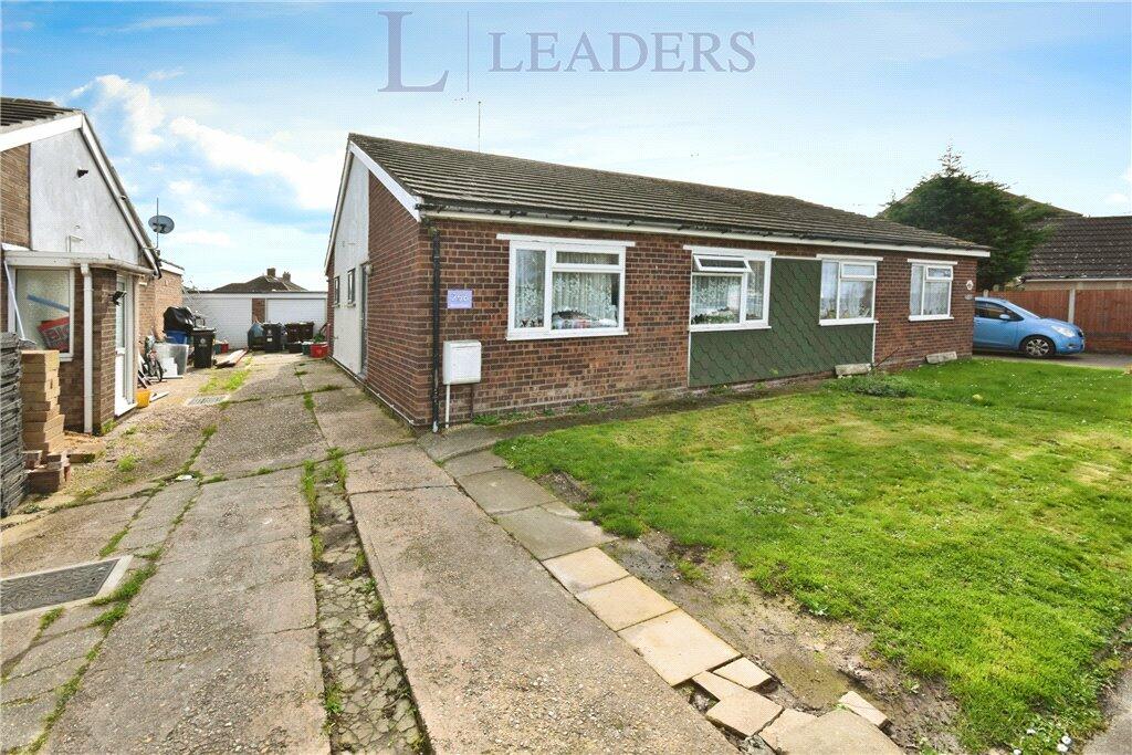 2 bedroom bungalow for sale in Burrs Road, ClactononSea, Essex, CO15