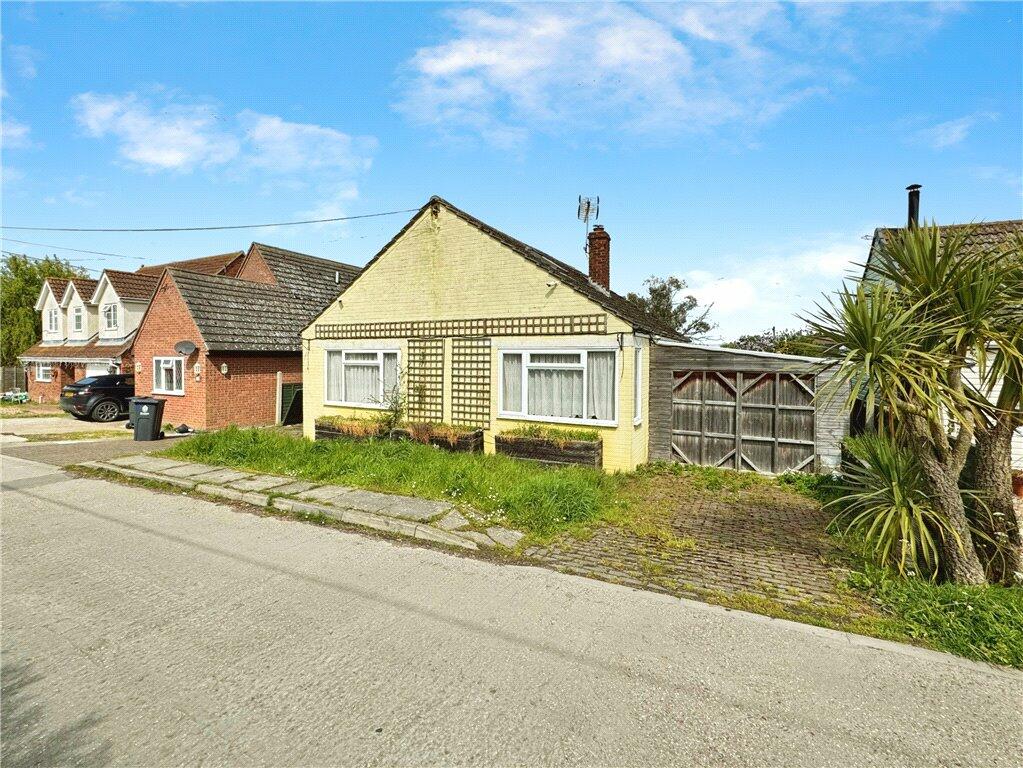3 bedroom bungalow for sale in Oakmead Road, St. Osyth, ClactononSea