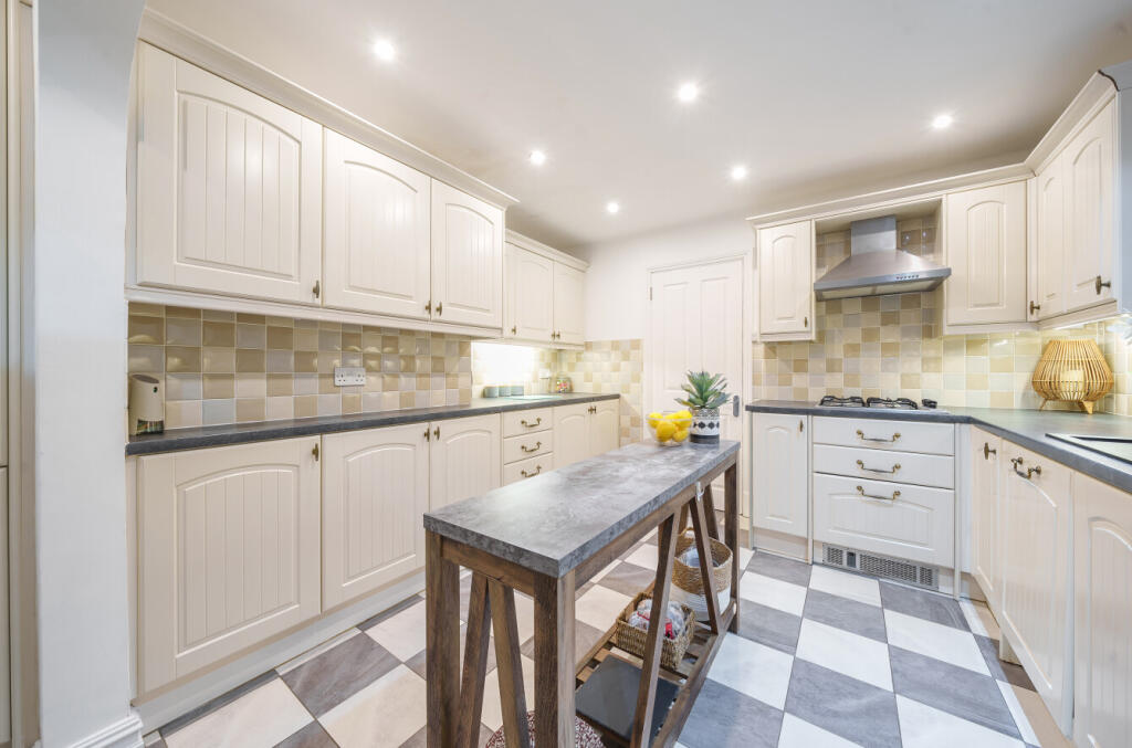 Additional property image - Hayes Road, Clacton-on-Sea, Essex