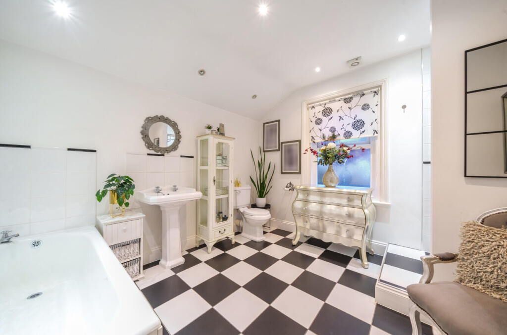 Additional property image - Hayes Road, Clacton-on-Sea, Essex