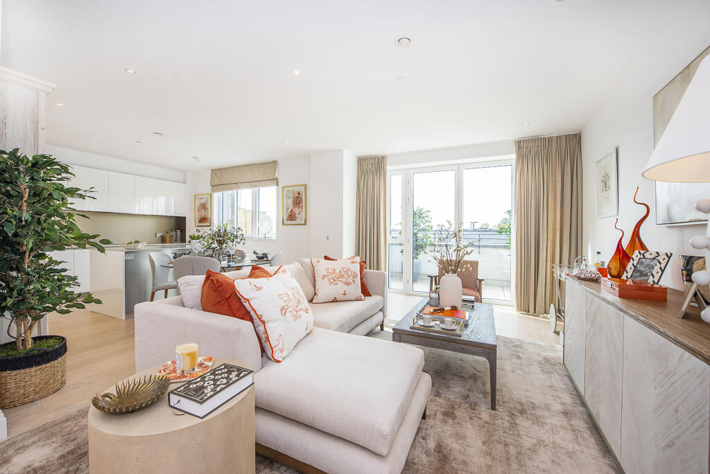 3 bedroom flat for sale in Teddington Riverside, Broom Road, Teddington