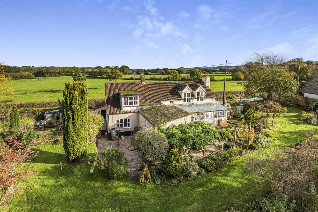 4 bedroom detached house for sale in Upton Pyne, Exeter, EX5