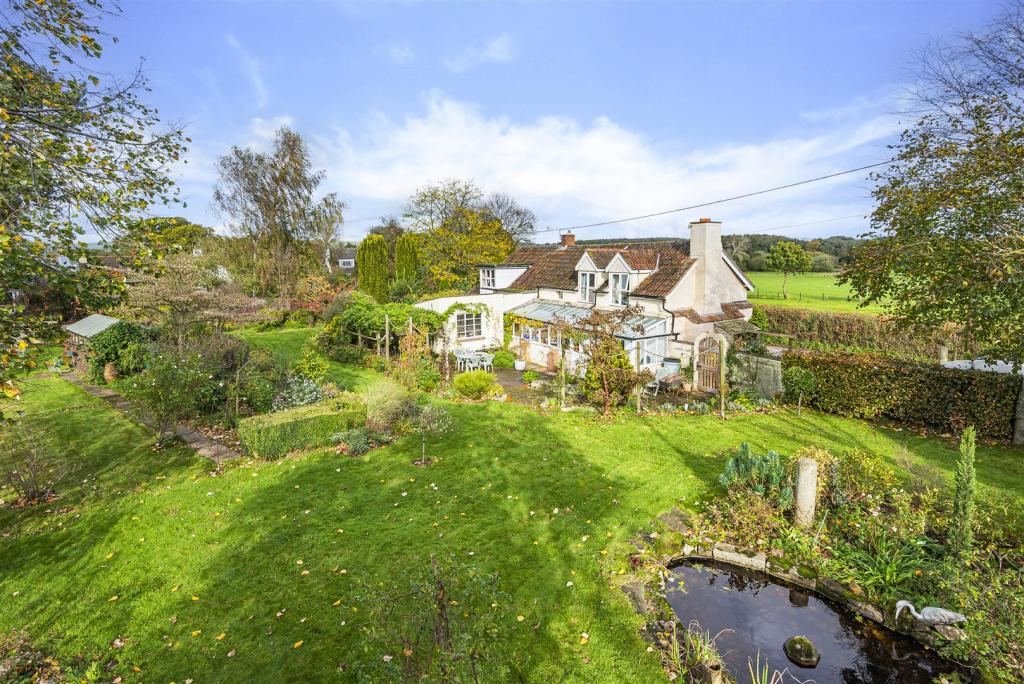 4 bedroom detached house for sale in Upton Pyne, Exeter, EX5
