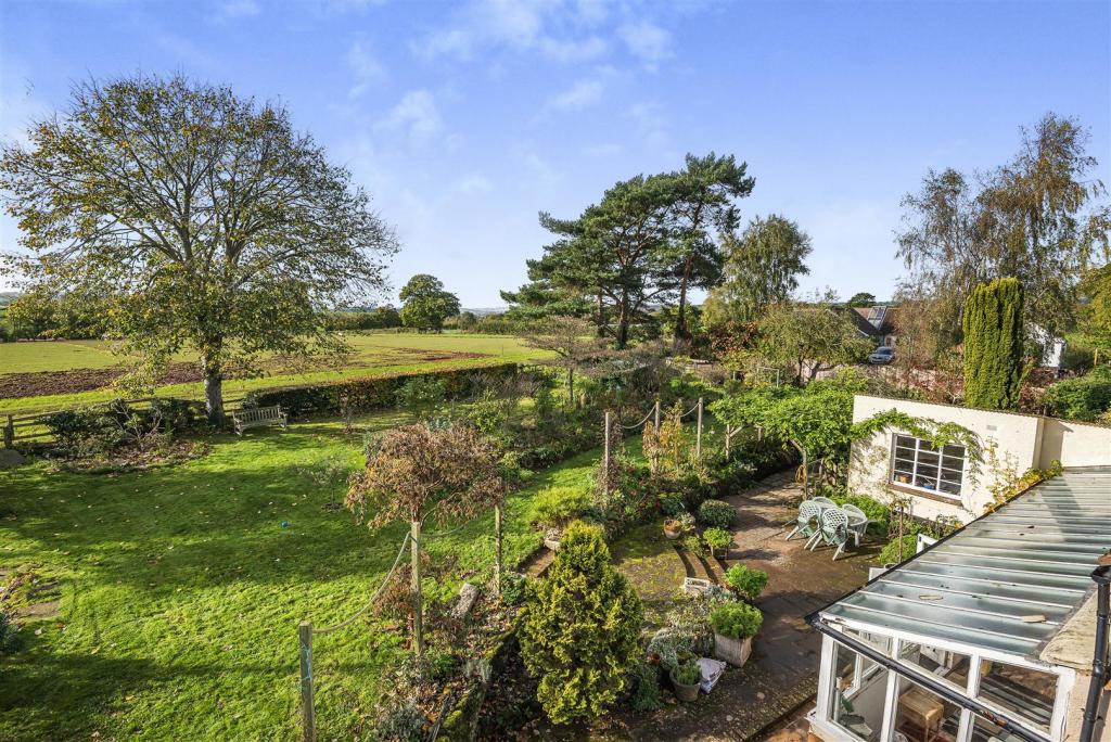 4 bedroom detached house for sale in Upton Pyne, Exeter, EX5