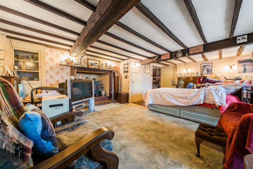 4 bedroom semidetached house for sale in Poltimore, Exeter, EX4