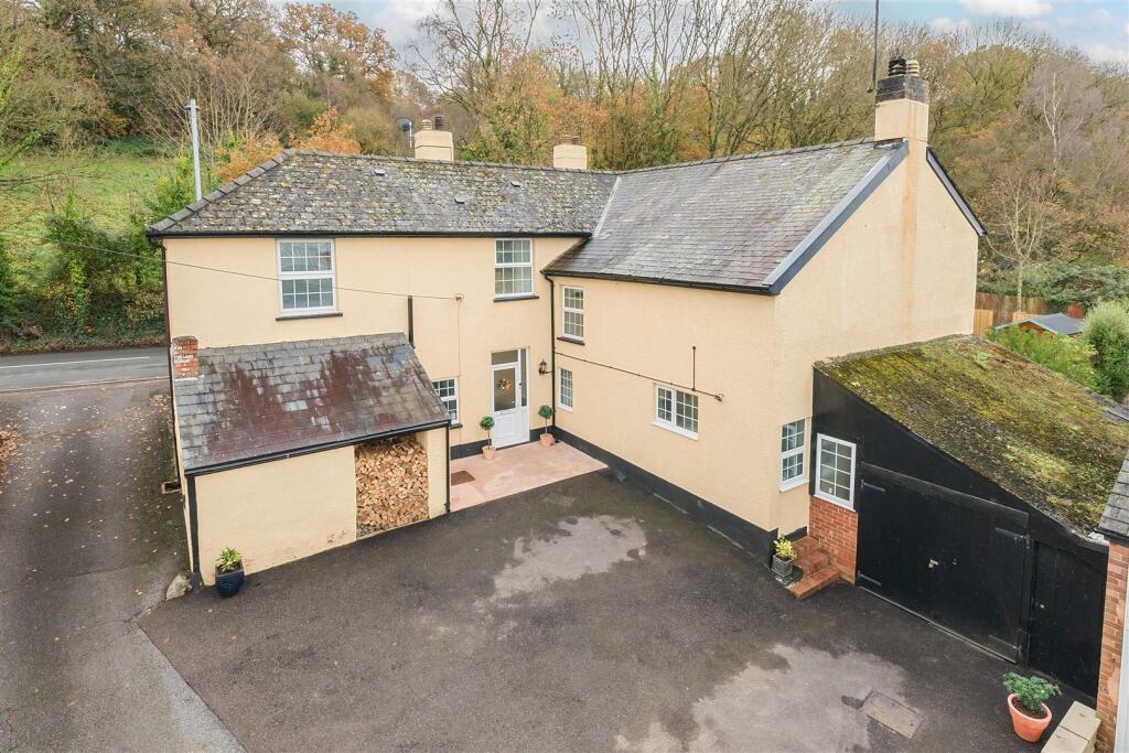 4 bedroom detached house for sale in Stoke Canon, Exeter, EX5