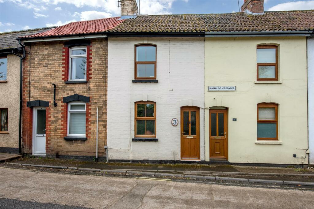 2 bedroom terraced house for sale in Mountway Road, Hull