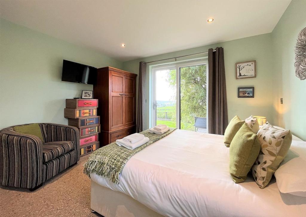 3 bedroom detached house for sale in St. Stephen, St. Austell, PL26