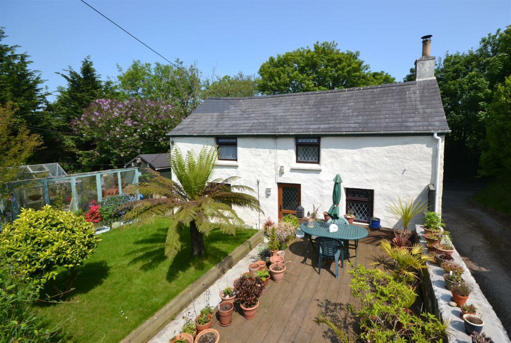 2 bedroom detached house for sale in Long Lane, High Street, St