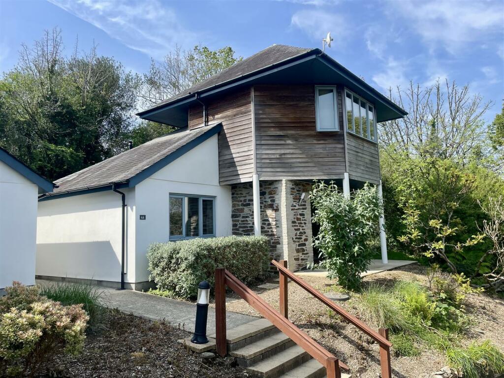 3 bedroom detached house for sale in Bissoe Road, Carnon Downs, Truro, TR3