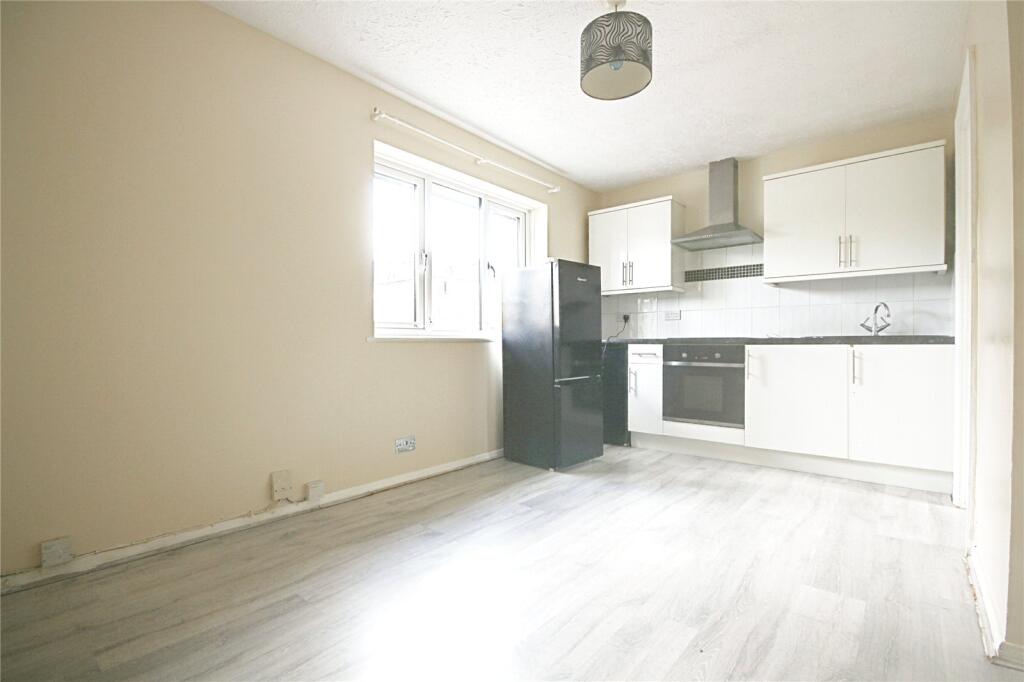 Main image of property: Friends Avenue, Cheshunt, Waltham Cross, Hertfordshire, EN8