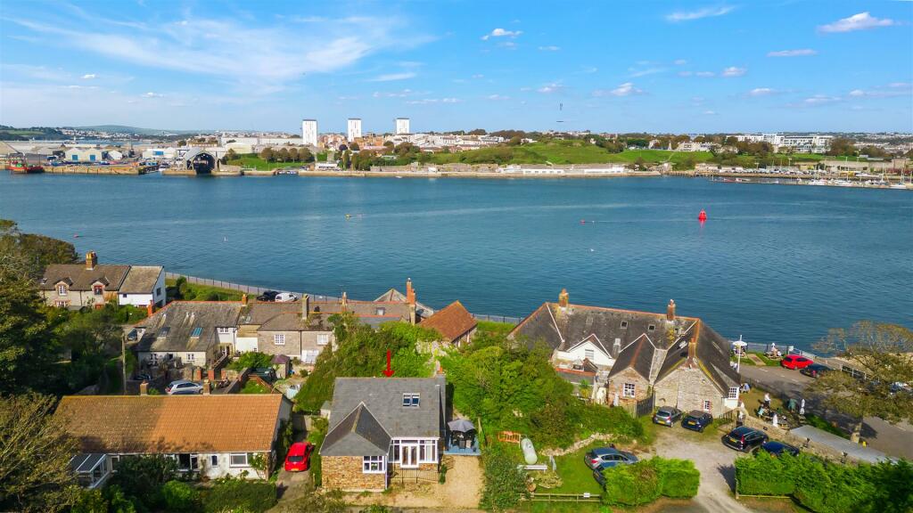 2 bedroom detached house for sale in Cremyll, Torpoint, PL10