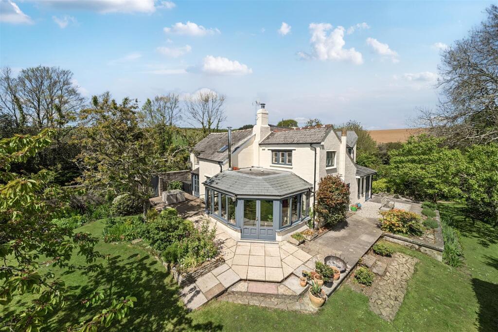 Main image of property: Lanteglos, Fowey