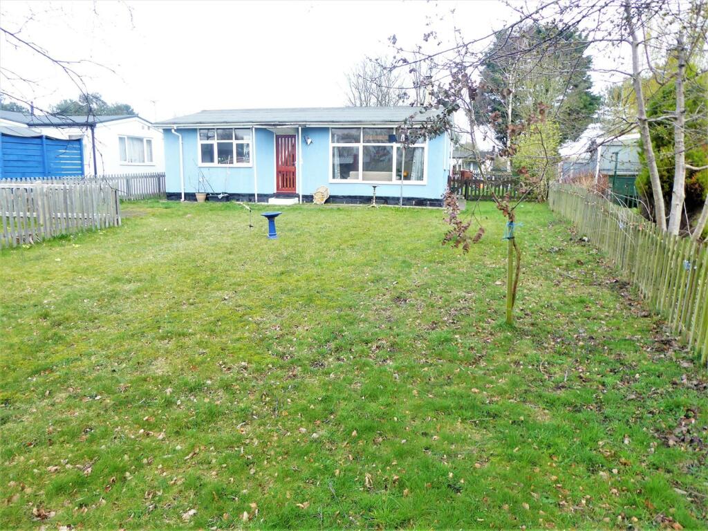 2 bedroom chalet for sale in Main Road, Humberston Fitties, Humberston