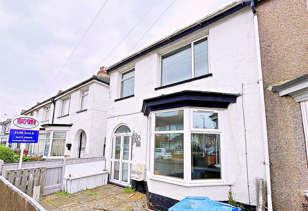 3 bedroom end of terrace house for sale in Warneford Road, Cleethorpes