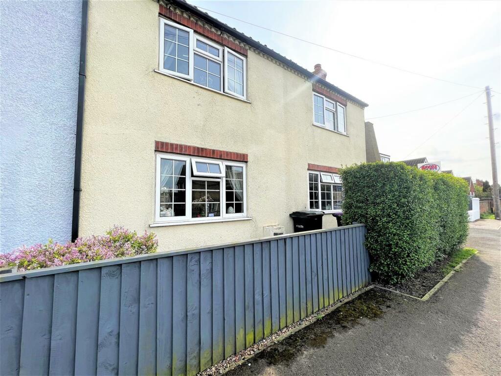 3 bedroom semidetached house for sale in North End Road, Tetney