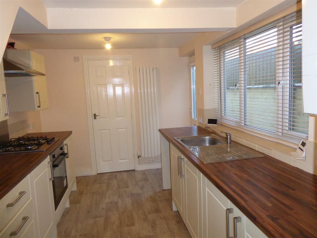 Terraced to rent on Cooper Road, Grimsby