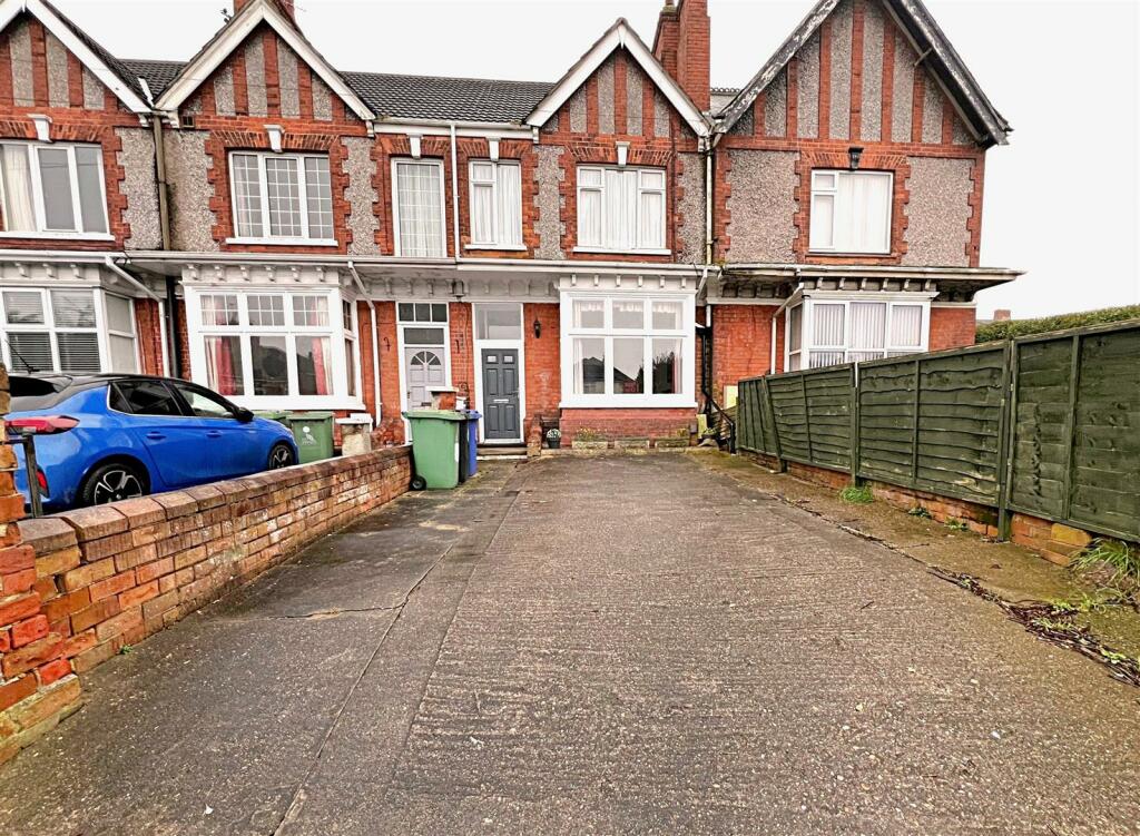 7 bedroom terraced house for sale in Clee Road, Cleethorpes, N.E. Lincs