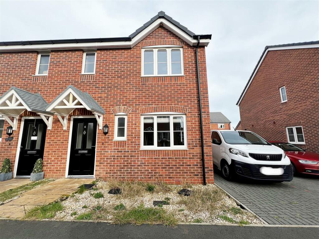 3 bedroom semidetached house for sale in Willow Avenue, Humberston