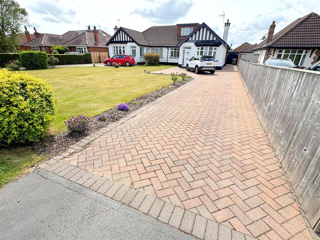 Main image of property: Church Avenue, Humberston, Grimsby, N.E. Lincs, DN36 4HP
