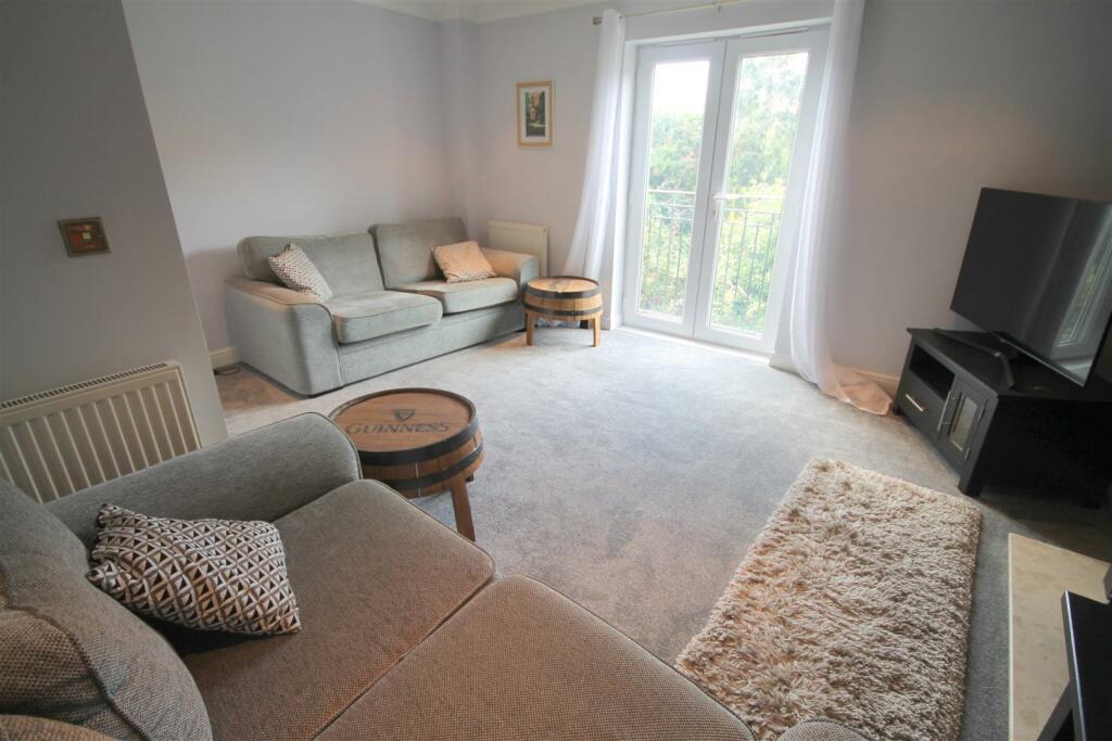 Additional property image - Cave Close, Downend, Bristol