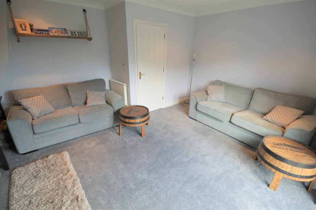 Additional property image - Cave Close, Downend, Bristol