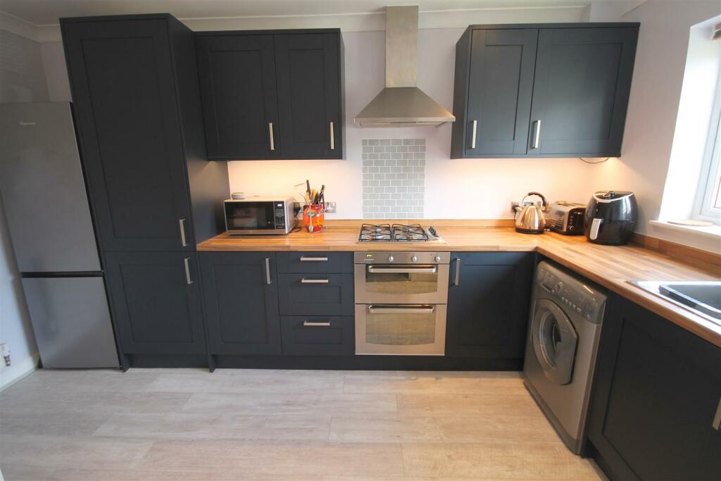 Additional property image - Cave Close, Downend, Bristol