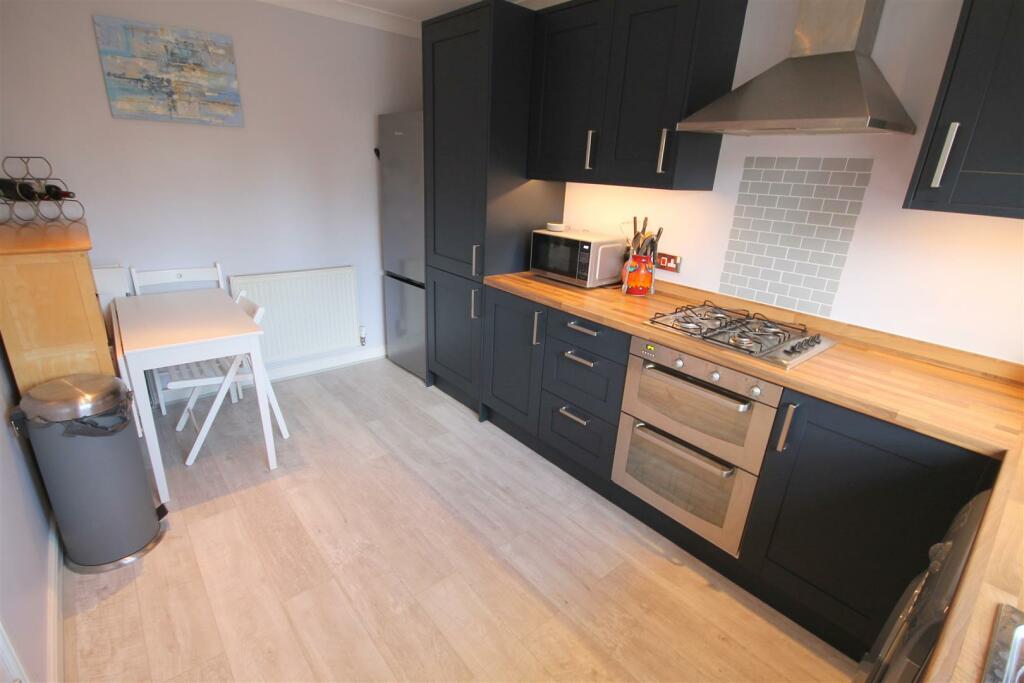 Additional property image - Cave Close, Downend, Bristol