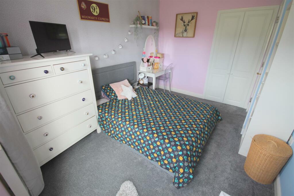 Additional property image - Cave Close, Downend, Bristol