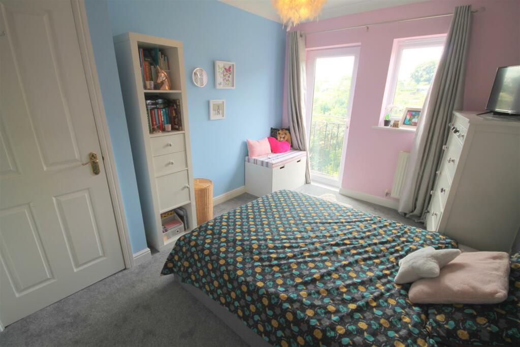 Additional property image - Cave Close, Downend, Bristol