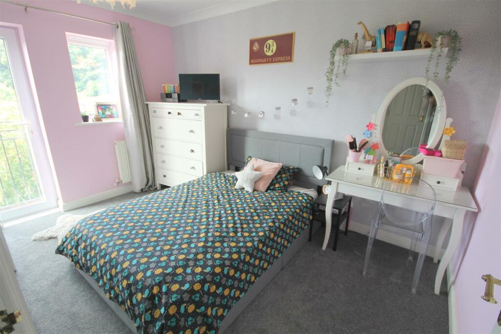 Additional property image - Cave Close, Downend, Bristol