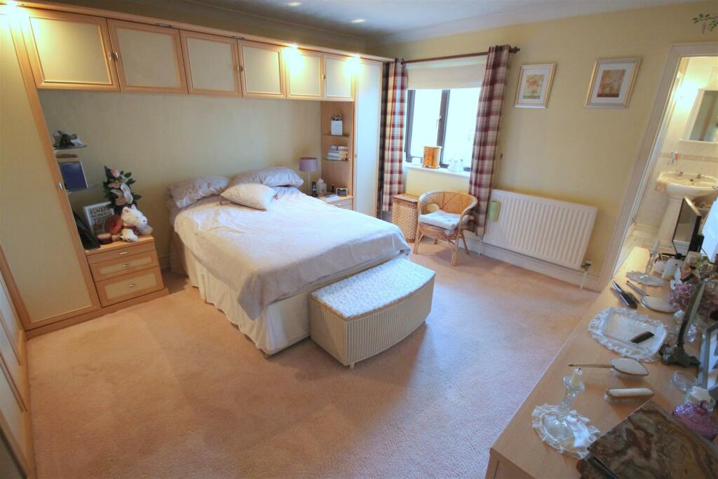 Additional property image - Ram Hill, Coalpit Heath, Bristol