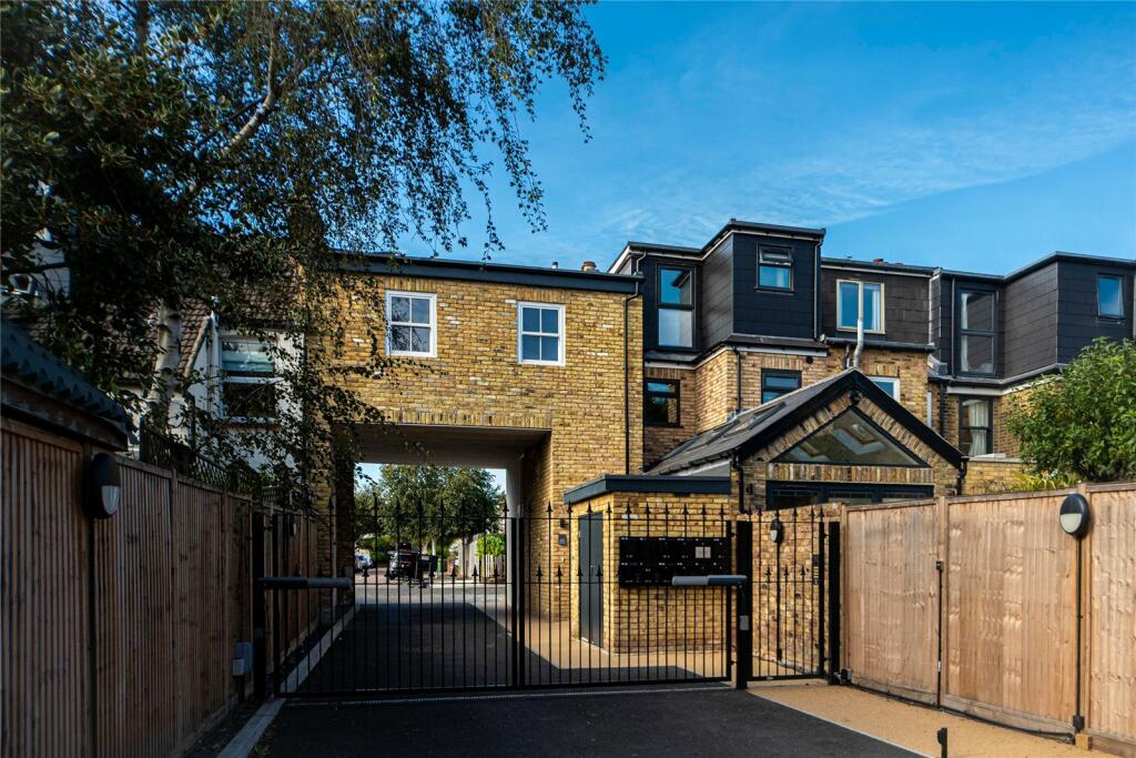 1 bedroom apartment for sale in Road, Kew, Surrey, TW9