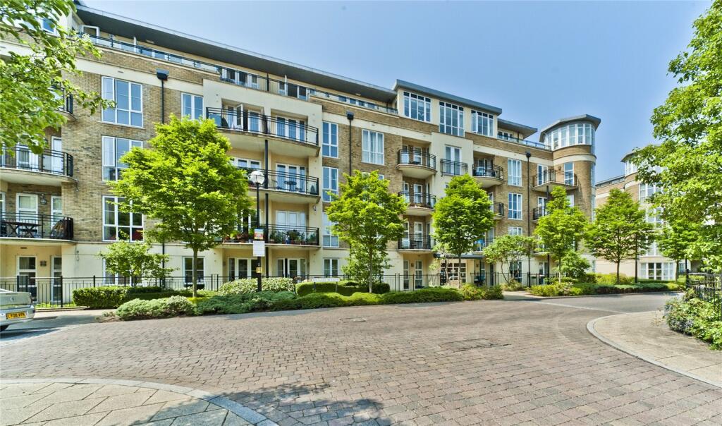 2 bedroom apartment for sale in Melliss Avenue, Kew, Surrey, TW9