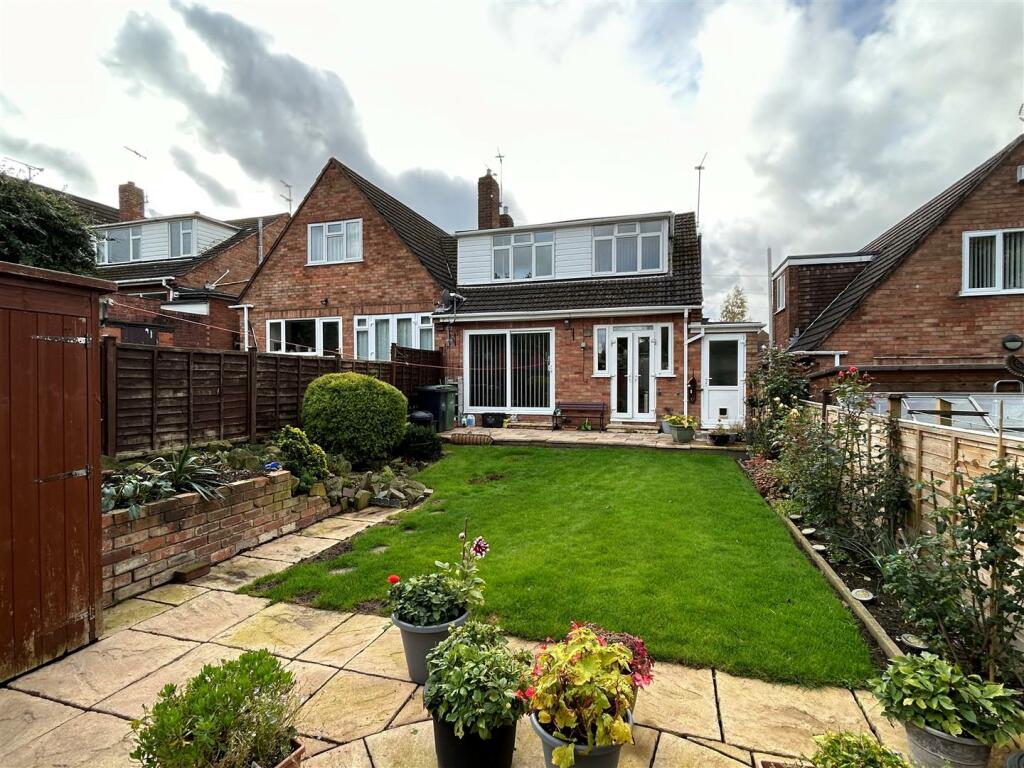 2 bedroom semidetached house for sale in Elm Tree Grove, Halesowen, B63
