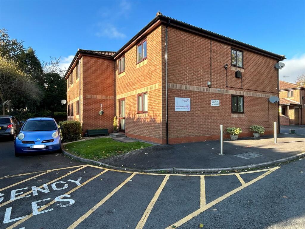 2 bedroom flat for sale in Hagley Road West, Oldbury, B68