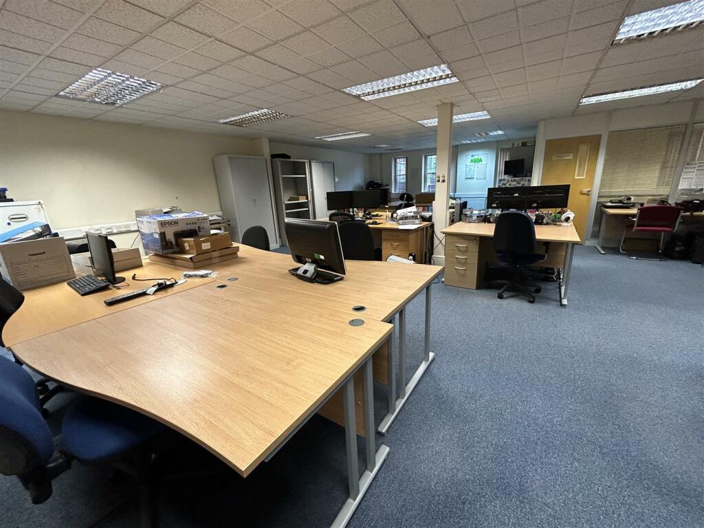 Additional property image - Stourbridge Road, Halesowen, West Midlands