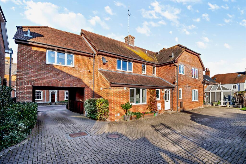 Main image of property: Lloyd Court, Portway