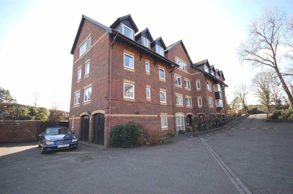 2 bedroom retirement property for sale in Masters Court, Wood Lane, Ruislip, HA4