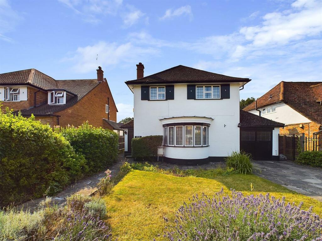 3 bedroom detached house for sale in Park Avenue, Ruislip, HA4