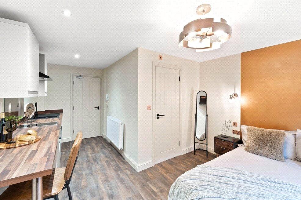 Main image of property: High Street, Hucknall, Nottingham, Nottinghamshire, NG15