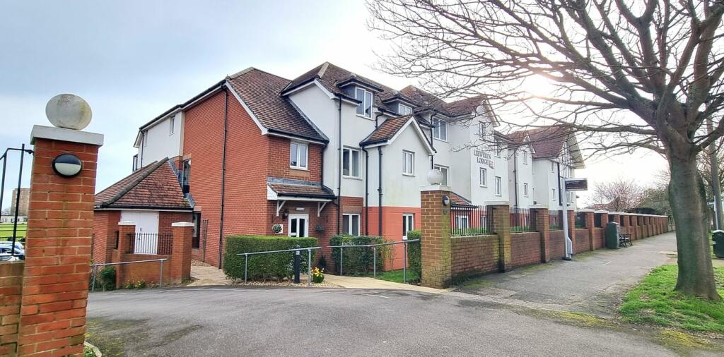 2 bedroom apartment for sale in Cooden Drive, BexhillonSea, TN39