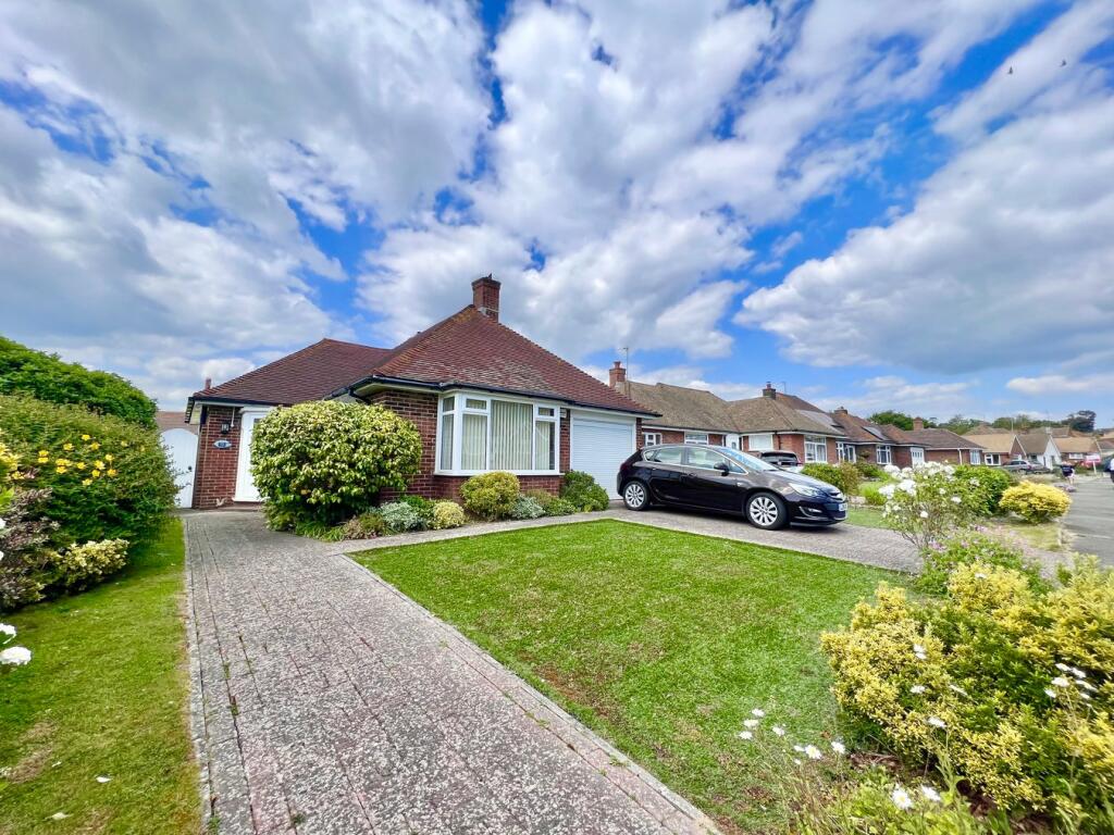 2 bedroom bungalow for sale in Birkdale, BexhillonSea, TN39