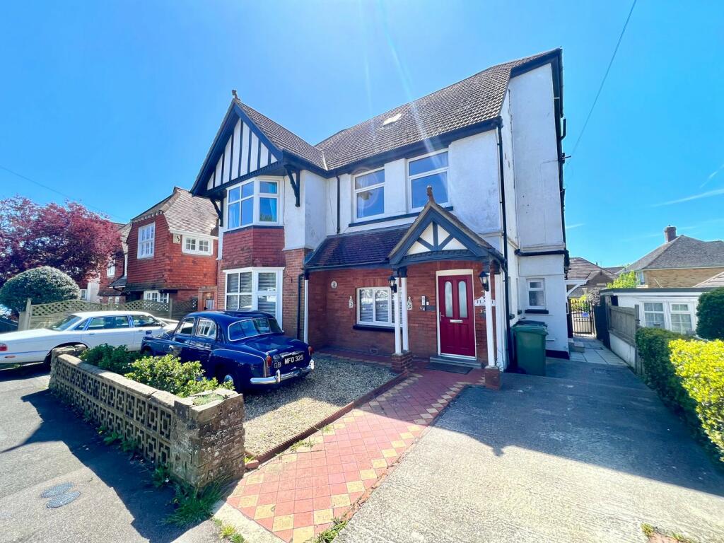 2 bedroom apartment for sale in Collington Avenue, BexhillonSea, TN39