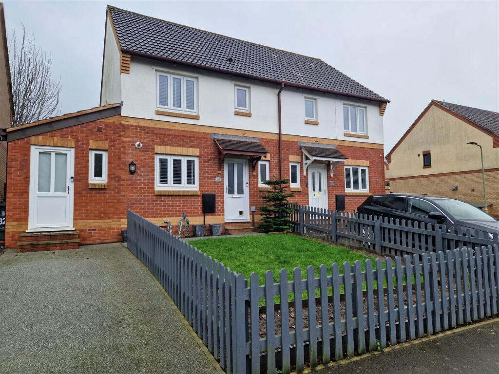4 bedroom semidetached house for sale in Wordsworth Close, Exmouth