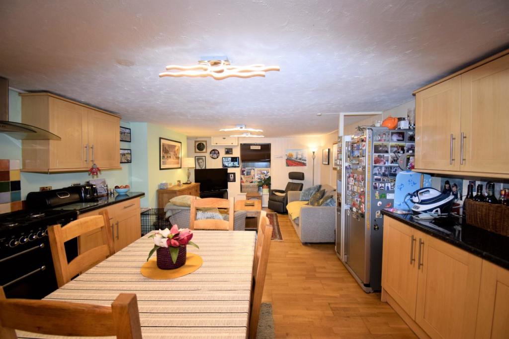 Commercial property for sale in High Street, Criccieth, LL52