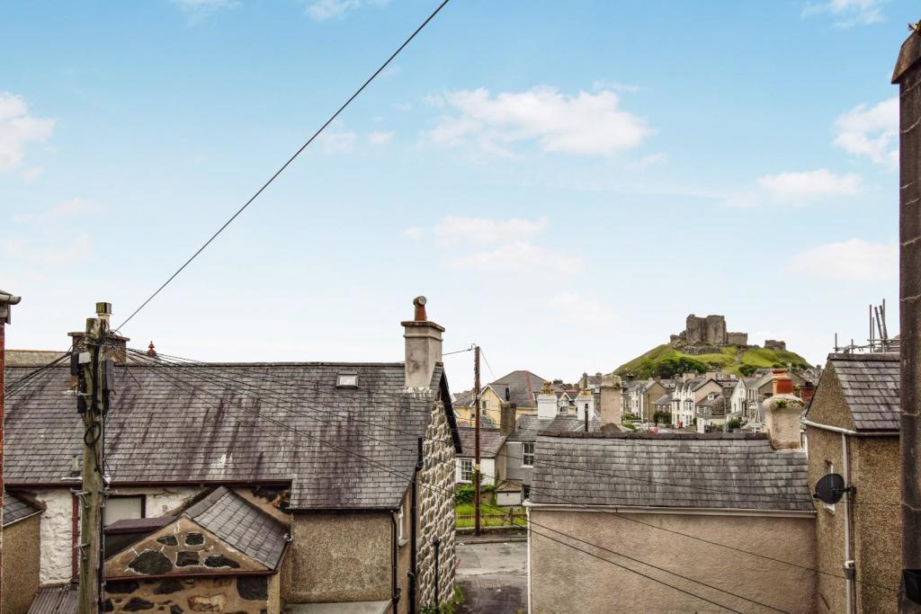 Commercial property for sale in High Street, Criccieth, LL52