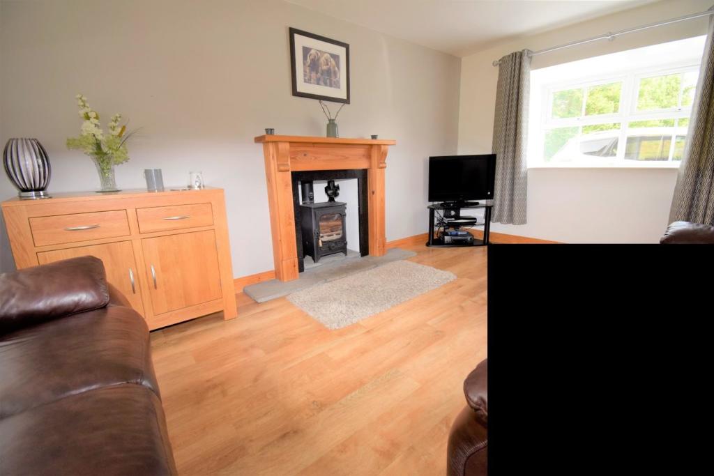 5 bedroom detached house for sale in Penmorfa, Porthmadog, LL49