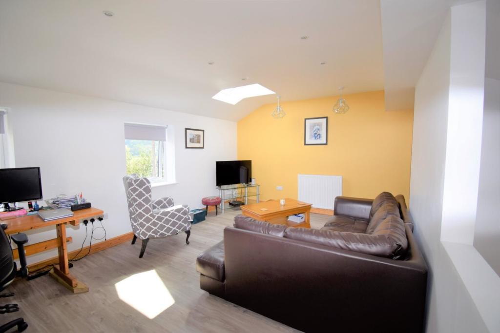 5 bedroom detached house for sale in Penmorfa, Porthmadog, LL49