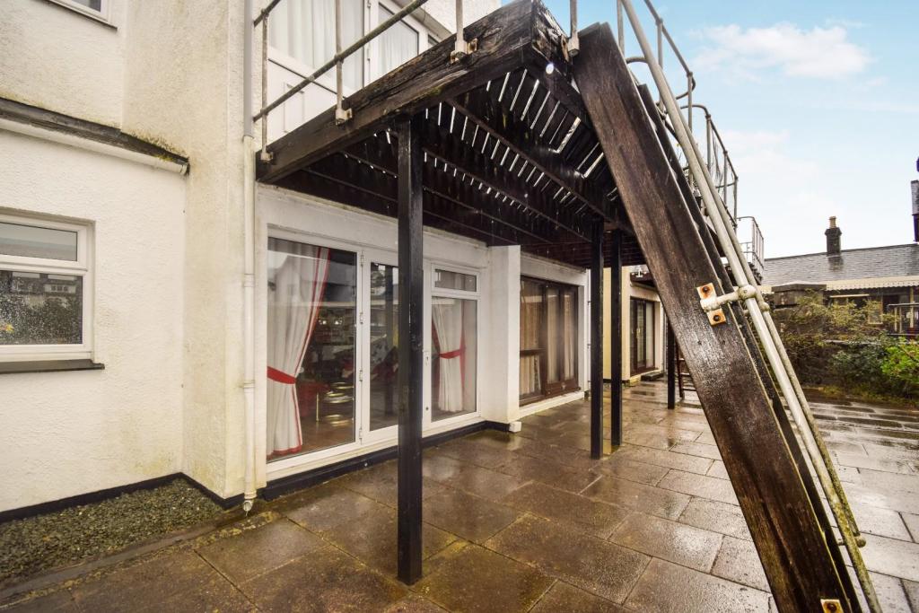 2 bedroom apartment for sale in South Snowdon Wharf, Porthmadog, LL49